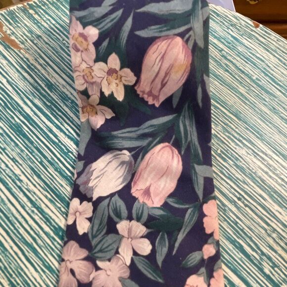 Rohde-Royce Men’s Vintage Flowered Tie - Picture 6 of 6